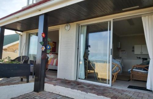Aston Bay Apartment | The Sparrow's Nest Beach-Front Self-catering