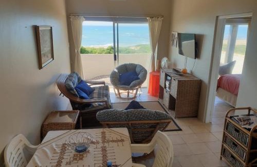 Aston Bay Apartment | The Sparrow's Nest Beach-Front Self-catering