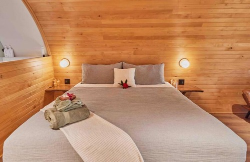 Occidental Villa | ~* The Spectacular Spyglass Treehouse *~