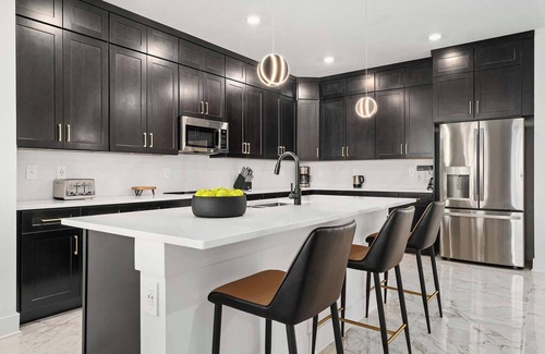 Florida Center House | The Splendid | Jungle & wizard theme BRs, arcade, PVT pool - 1 mile to Universal