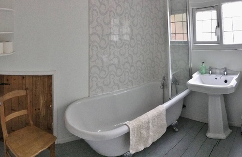 New Forest District Cottage | The Squirrels is a charming detached cottage in the New Forest National Park