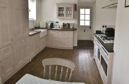 New Forest District Cottage | The Squirrels is a charming detached cottage in the New Forest National Park