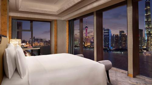Downtown Shanghai Hotel | The St. Regis on the Bund, Shanghai