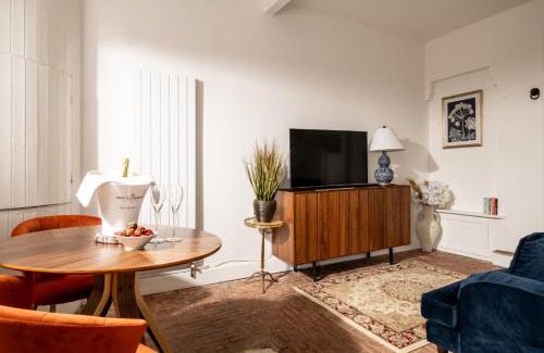 Blandford Saint Mary House | The Stable—Historic Property in Downwood Vineyard