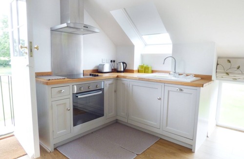 Crayke Cottage | THE STABLES, CRAYKE LODGE, romantic, with open fire in Easingwold