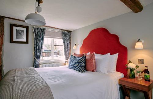 Eashing Hotel | The Stag on the River