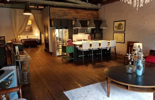 Richmond Apartment | THE STARR LOFT- Earlham, IUEast, Historic District