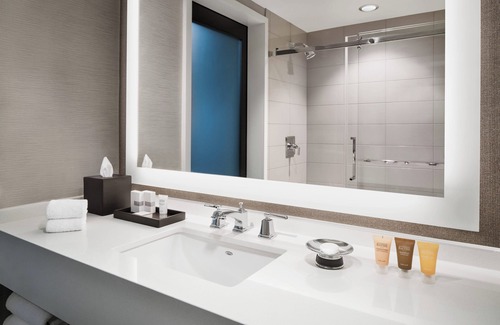 Southwest Raleigh Hotel | The StateView Hotel, Autograph Collection