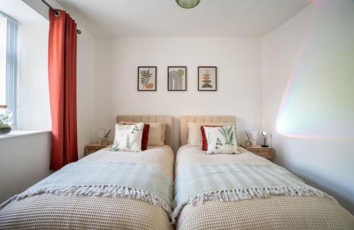 Yeadon Apartment | The Station Inn Apartment