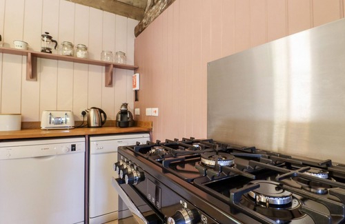 Stonegate Cottage | THE STONE BARN, romantic, character holiday cottage in Ticehurst