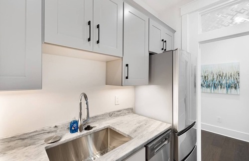 Westside Apartment | The Stono Suite at 697 King