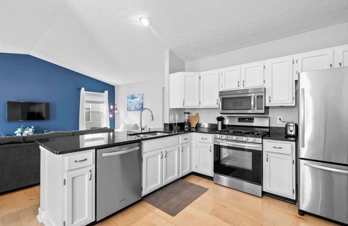 Columbus House | The Suburban Nest - For 6!