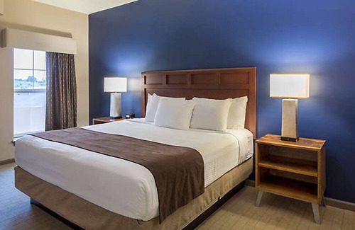 Hershey Resort | THE SUITES AT HERSHEY-A BLUEGREEN VACATION CLUB RESORT 2 BEDROOMS/2 BATHS UNIT