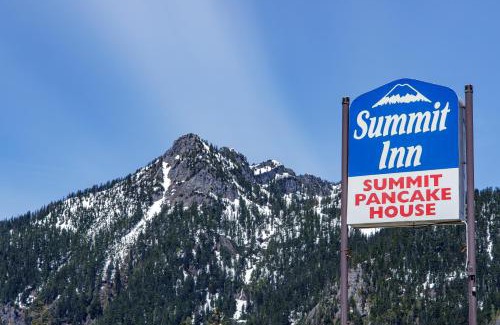 Snoqualmie Pass Hotel | The Summit Inn