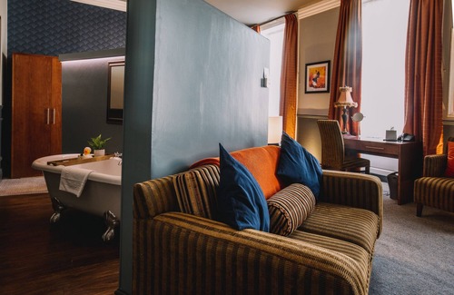 Lancaster Hotel | The Sun Hotel & Bar