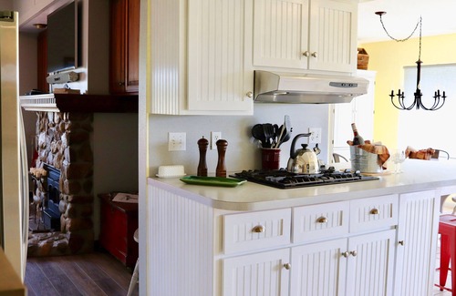 New Cambria Cottage | The Sundae Cottage - A Missouri Sweet Spot , beautiful views, secluded 🌻