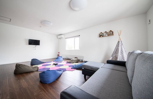 Kushiro House | THE SUNLOUNGE