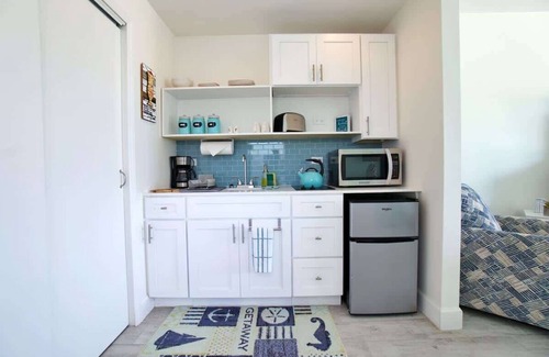 Colliers Bay Condo | The Sunrise Oceanfront Studio Cottage in East End