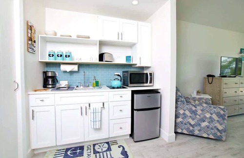 Colliers Bay Condo | The Sunrise Oceanfront Studio Cottage in East End
