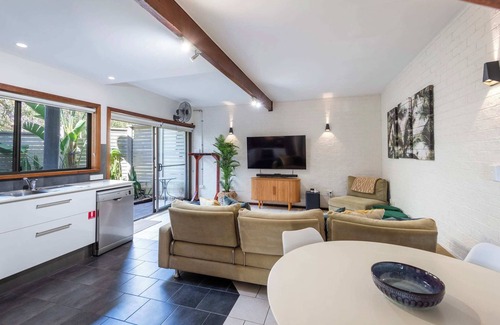 Angourie Apartment | The Surf Pad - Oceanstays - Pet Friendly