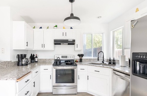 Boise Bench House | /The Tag House/5 minutes to BSU, airport, hiking and downtown