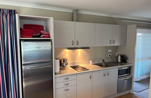 Waikanae House | THE TENNIS PAVILION @ Longshore: Small bach; big facilities! Pool, spa, tennis