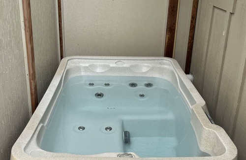 Waikanae House | THE TENNIS PAVILION @ Longshore: Small bach; big facilities! Pool, spa, tennis