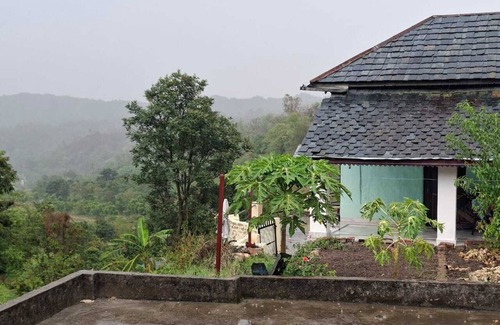Chintpurni Bed & Breakfast | The Thanedar Sahib -100+ year-old, 4-bedroom Himachali-style homestay