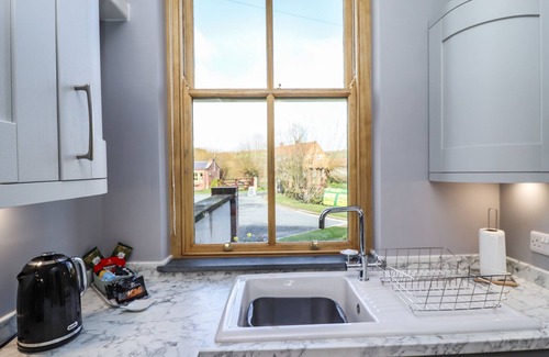 Allerston Cottage | THE TICKET OFFICE ALLERSTON, romantic in Thornton-Le-Dale