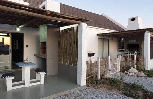 St. Helena Bay Apartment | The Tiki Hut