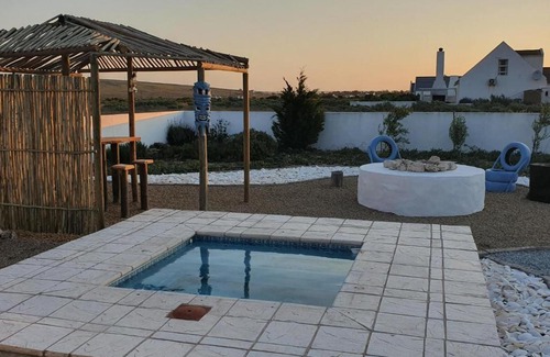 St. Helena Bay Apartment | The Tiki Hut