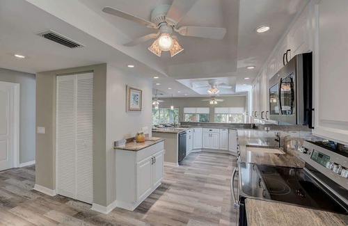 Ilexhurst House | The Tiki Treehouse: Luxury Beach Retreat at Grassy Point Nature Preserve