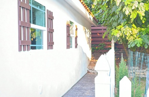 Rancho Palos Verdes Cottage | The Tiny cottage in quite charming. Palos Verdes with AC, WiFi and washer/dryer