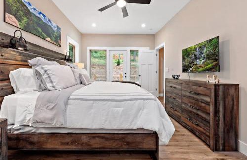 Frank House | The Toasted Marshmallow 2 Kings Fire Pit Hiking