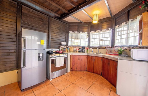 La Fortuna Cabin | The Toucan Nest - 4BR AC, Gated, Pool. Enjoy!