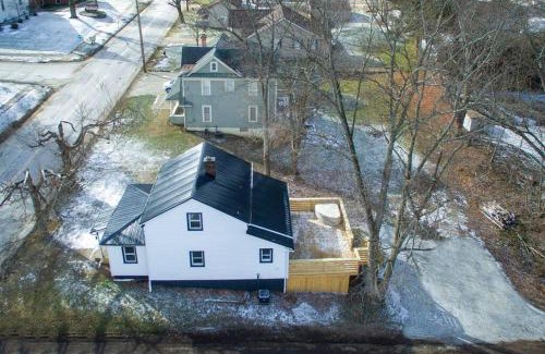 Canal Fulton House | The Towpath Retreat-A Cozy Farmhouse Stay