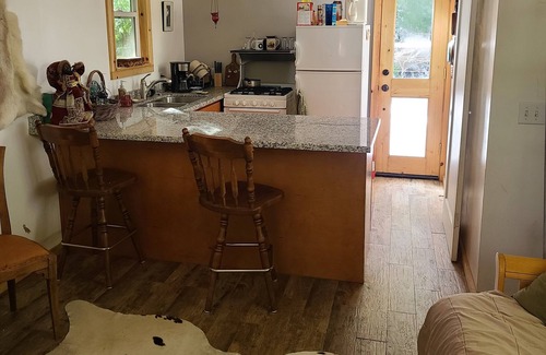 Cazadero Cabin | "The Treehouse" Cabin on 275 acres with Private Hiking Trails, Wineries nearby.