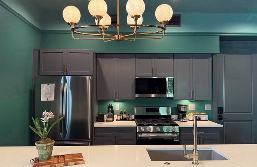 Biloxi House | The Treehouse @ The Pullman House, Downtown Ocean Springs Condo w/Pool