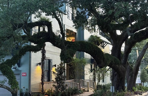 Biloxi House | The Treehouse @ The Pullman House, Downtown Ocean Springs Condo w/Pool