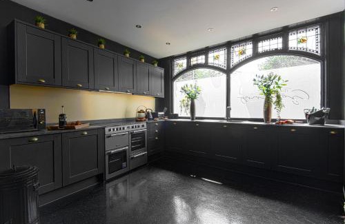 Chester Apartment | The Tudor Gathering - Events Groups - Up To 30 - Hot Tub