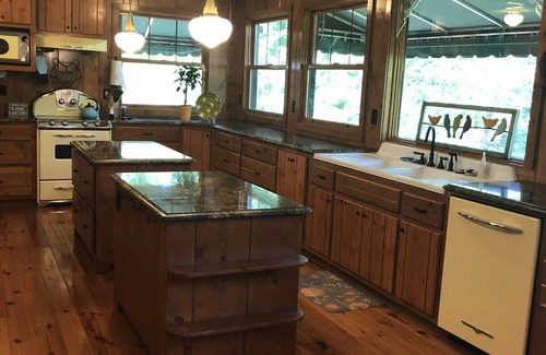 Berea House | The ULTIMATE Lakehouse for Fun, Family & Friends. Create Memories that Count