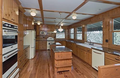 Berea House | The ULTIMATE Lakehouse for Fun, Family & Friends. Create Memories that Count