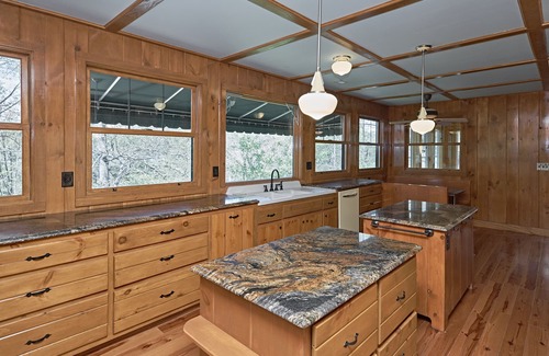 Berea House | The ULTIMATE Lakehouse for Fun, Family & Friends. Create Memories that Count