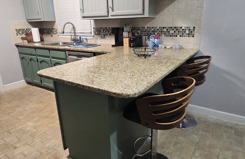 Mobile House | The University of South Alabama Poolside Getaway🇺🇲Veteran Own ⚓️