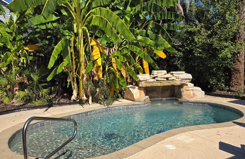 Mobile House | The University of South Alabama Poolside Getaway🇺🇲Veteran Own ⚓️