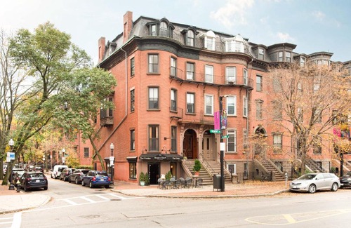 Shawmut Apartment | The Upton