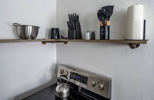 Moraine Apartment | The Urban Nest – 2BR Apt w/Work Desk & Laundry