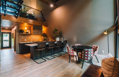 New Philadelphia Cabin | The UtopiA @ Paradise Lake