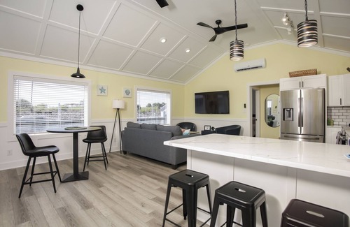 Downtown Boat Rental | The View! Hidden Gem! Pristine! Quiet Retreat! Charming! Go fish! Dock a boat!