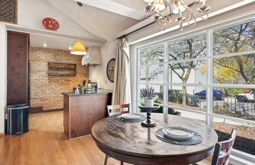 Sturgeon Bay Apartment | The Villa Suite - Comfort and Convenience in the Heart of Downtown Sturgeon Bay